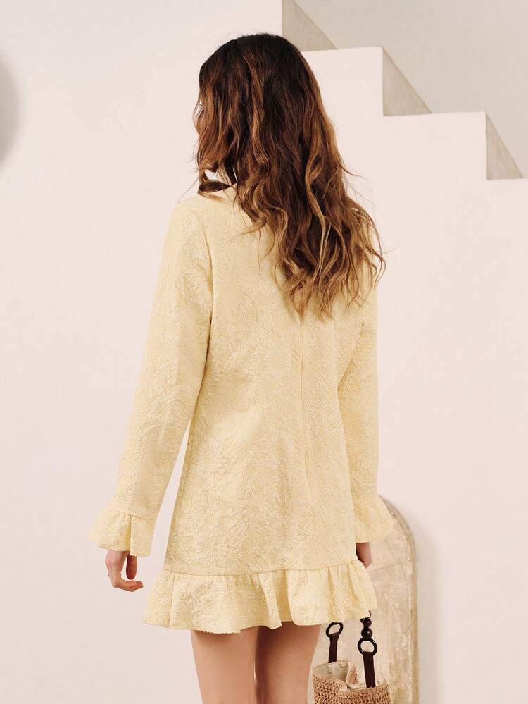 Abito mini smock in jacquard giallo con fiori, maniche lunghe e orlo con volant, stile boho carino per primavera ed estate