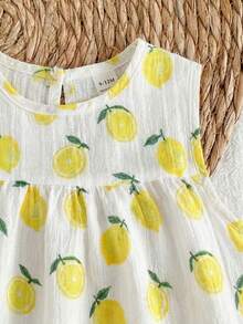 SHEIN Vintaside Kids 女童两件套夏季圆领无袖上衣搭配红色短裤。清新红白撞色，梭织面料，宽松版型。风格甜美、优雅、田园风，通体印有樱桃图案，活泼可爱。适合日常外出、上下学、参加派对、生日聚会、度假旅行等场合。 - 黃色 - 查看 7