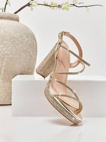 SHUZIA #LuxeGlam 女士水晶装饰多带金属金色厚底粗跟鞋 – 极致闪耀，奢华百搭，完美出席各种场合 - 金色 - 查看 3