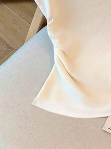 Resyla 女士休闲基础款白色不对称肩部修身腰部褶皱T恤 - 白色 - 查看 3