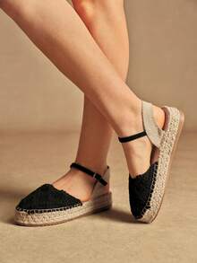 Rosivie Women's Buckle Design Casual Fashion Flat Sandals - Black and White - View 2