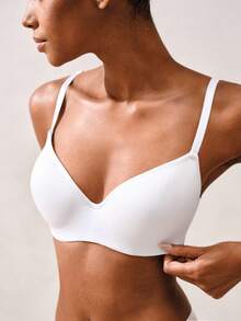 WINGSLOVE 无钢圈文胸 - 柔软轻薄衬垫，专为丰满女性设计，透气侧翼，缓解压力，塑形瘦身 - 白色 - 查看 6