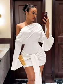 Slaydiva 新款休闲度假风不对称肩部宽松喇叭袖腰带白色女式短裙 - 白色 - 查看 2