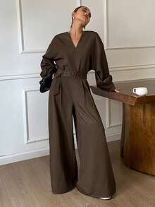 Livesso 女士V领上衣和休闲裤两件套，适合通勤和办公，春夏款 - 咖啡棕 - 查看 3