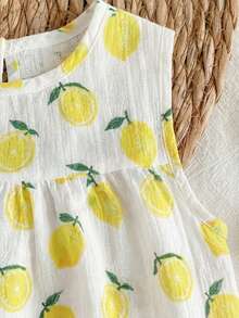 SHEIN Vintaside Kids 女童两件套夏季圆领无袖上衣搭配红色短裤。清新红白撞色，梭织面料，宽松版型。风格甜美、优雅、田园风，通体印有樱桃图案，活泼可爱。适合日常外出、上下学、参加派对、生日聚会、度假旅行等场合。 - 黃色 - 查看 3