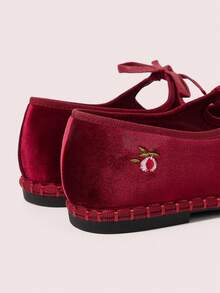 CUCCOO DOLLMOD 女士经典酒红色花卉刺绣丝绒蝴蝶结平底玛丽珍鞋 - 酒紅色 - 查看 4