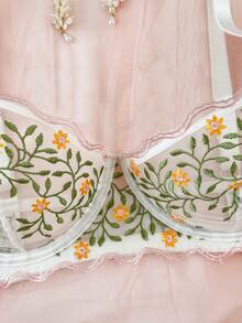 FloralLove Floral Mesh Embroidery Plus Size Push-Up Bra And Panty Set - Multicolor - View 3