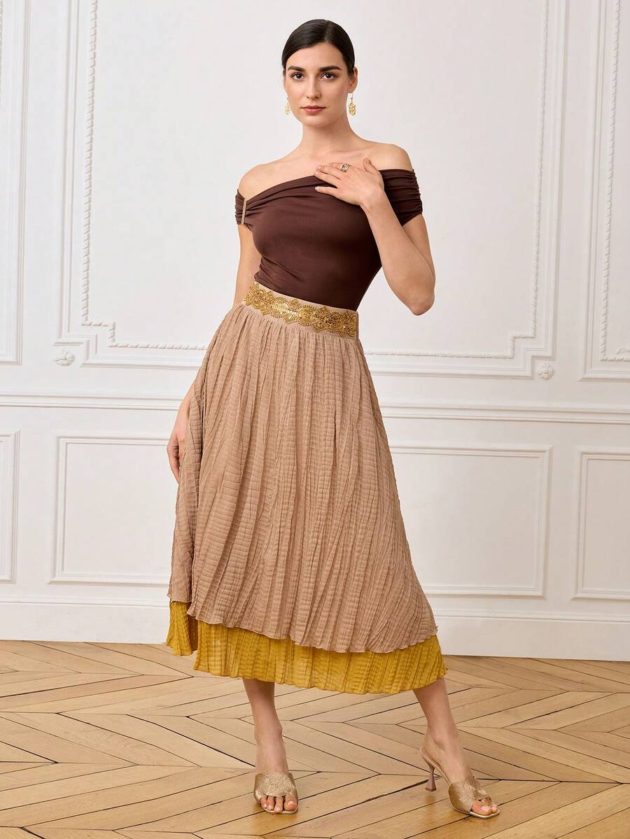 LOTSLUV Saia Assimétrica Plissada com Textura e Contraste de Cor para Primavera/Verão, Cinto com Aplicação de Strass Dourado na Cintura, Saia Solta Estilo A-Line Semitransparente - Caqui - Visão 1