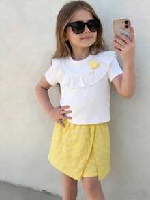 SHEIN Genkimix Kids 2pcs Young Girl Summer Refreshing Princess Style Set,White Ruffle Ribbed Short Sleeve T-Shirt&Textured Yellow Flower Slit Hem Shorts,Daily Wear Party - Yellow - View 3