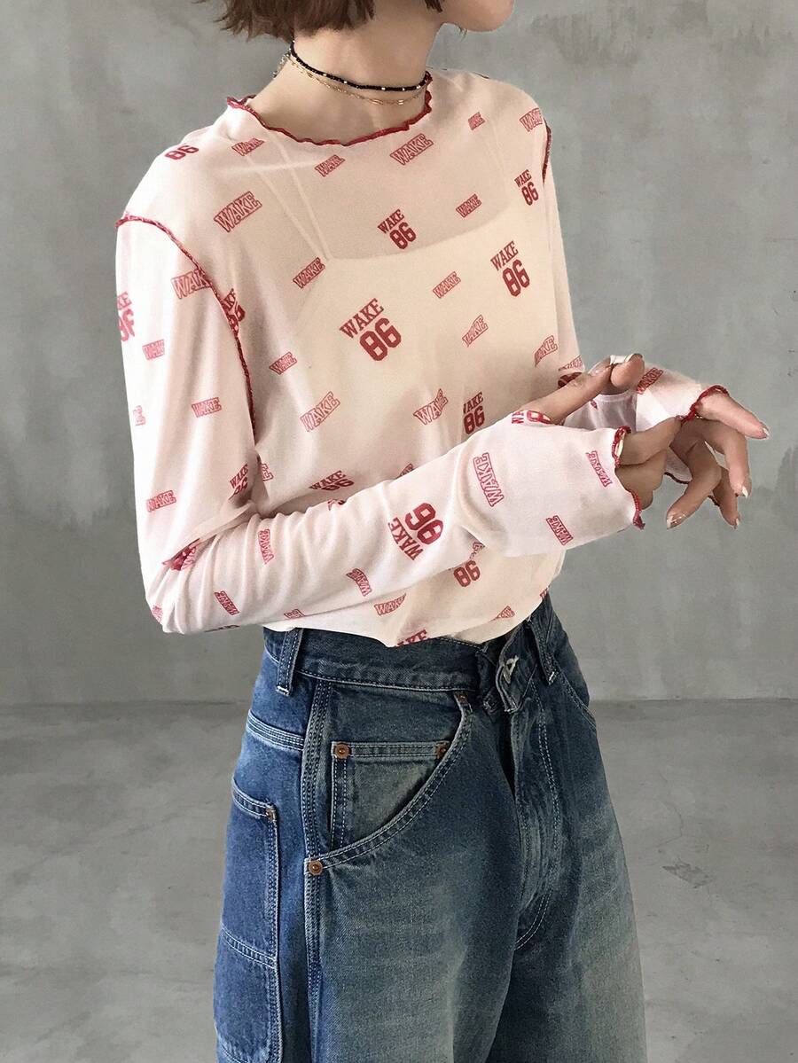 FRIFUL 女士宽松休闲百搭上衣，通体印花，饰有数字和字母图案，采用轻薄网纱面料，并配有同色缝线细节。 - 米色 - 查看 1