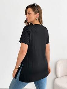SHEIN Essnce 大码女装春夏时尚休闲高弹舒适日常百搭显瘦高开衩黑色V领短袖T恤，夏季穿搭，简约风格，外出上衣，黑色打底衫，曲线上衣 - 黑色 - 查看 2