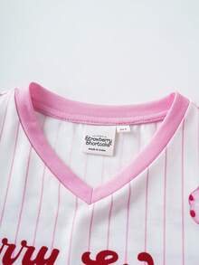 Strawberry Shortcake X SHEIN Áo thun ngắn tay cổ chữ V in chữ và dâu tây dành cho bé gái tuổi teen - Hồng - Xem 3