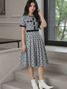 SHEIN 1件少女新款蓝色拼接白色腰部半开领褶裥下摆圆领短袖连衣裙，简约百搭甜美度假及休闲通勤优雅连衣裙 - 深灰色 - 查看 4