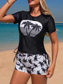 SHEIN Swim Swim Lushoire 2026 棕榈树印花休闲比基尼套装，短袖圆肩上衣搭配随机印花短裤，成熟时尚运动修身泳装，适合春夏海滩穿着 - 黑與白 - 查看 3