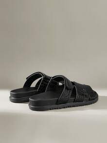 HighSole 女款扣環設計休閒厚底涼鞋，適合日常穿著，聖誕節百搭款 - 純黑色 - 查看 4