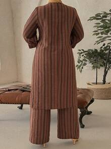 Dazy Plus Bộ đồ 2 món dành cho nữ cỡ lớn, gồm áo dài dáng rộng kẻ sọc và quần ống rộng, kiểu dáng thường ngày công sở, thích hợp cho mùa xuân/hè. - màu nâu - Xem 6