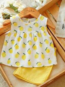 SHEIN Vintaside Kids 女童两件套夏季圆领无袖上衣搭配红色短裤。清新红白撞色，梭织面料，宽松版型。风格甜美、优雅、田园风，通体印有樱桃图案，活泼可爱。适合日常外出、上下学、参加派对、生日聚会、度假旅行等场合。 - 黃色 - 查看 6