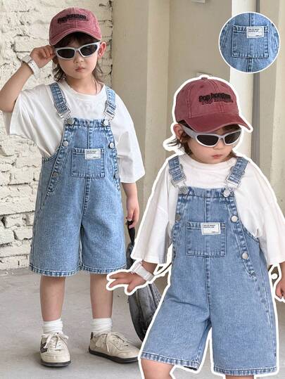 SHEIN Young Boy Spring Summer Casual Soft Loose Fit Blue Denim Bib Shorts With Patch,Suitable For Boys Playful Daily Wear Outfits,Boys Spring Summer Streetwear Outfits,Beach Outfit For Boys,Vacation Outfits For Boys,Casual Outfit For Boys,Spring Overalls Shorts,Toddler Overalls,