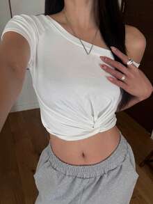 DAZY Camiseta de cuello redondo de manga corta con nudo retorcido, top ajustado y versátil para mujer en verano - Blanco - Ver 2