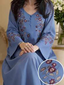 Al Najma 女士优雅花卉刺绣V领喇叭袖阿拉伯风格连衣裙，秋季 - 藍色 - 查看 2