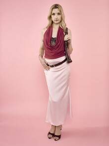 OverBlushhh 女士粉色缎面中长半身裙，蕾丝细节，高腰斜裁修身剪裁，优雅性感，学院风十足，适合日常工作、约会、情人节、生日等各种场合，春季皆宜。 - 粉色 - 查看 7