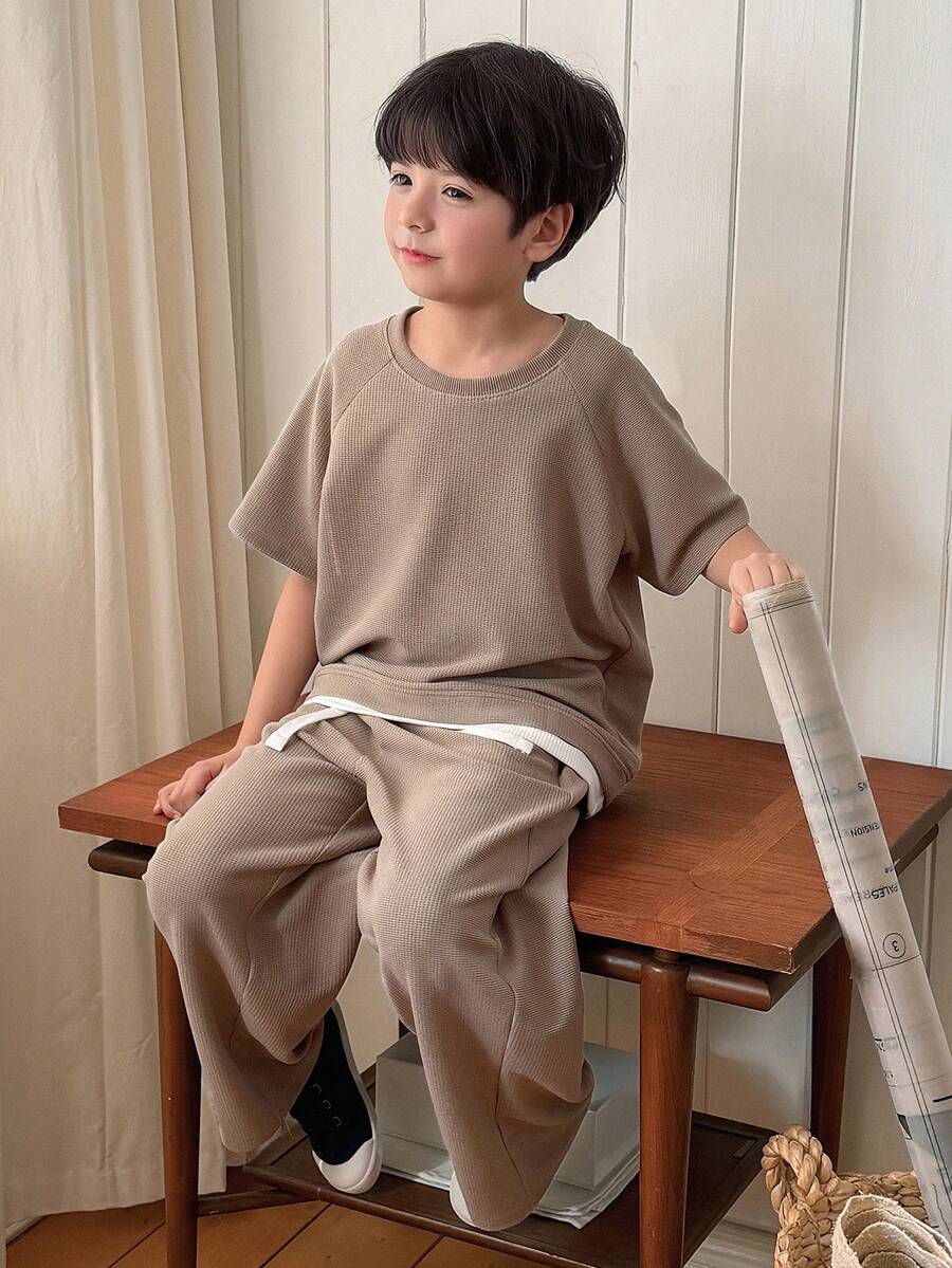 Dazy Kids Bộ đồ thường ngày cho bé trai, gồm áo thun tay ngắn raglan màu trơn và quần ống đứng có dây rút eo, thích hợp cho mùa xuân, hè và thu. - Màu Khaki - Xem 1