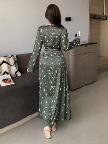 DAZY 迷人花卉印花缎面长腰带束腰女士睡裙 - 綠色 - 查看 2