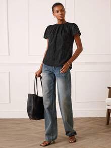 Lilora 女士夏季纯色优雅提花圆领短袖衬衫,高端时尚,百搭优雅,适合通勤、日常休闲外出、派对、约会、聚会、休闲活动、野餐、假期、夏季和假日旅行。黑色蕾丝衬衫,黑色工作上衣,蕾丝衬衫,黑色短袖上衣,黑色薄纱上衣,女士工作上衣,女士上衣和衬衫,蕾丝T恤,女士上衣,女士蕾丝衬衫,黑色蕾丝上衣,女士蕾丝衬衫 - 黑色 - 查看 4