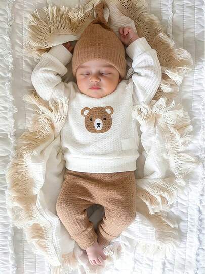 SHEIN Cute Little Bear Head Pattern Printed Flowered Shoulder Newborn Shooting Clothing - Boys' And Girls' Tops, Pants And Hats Three Pieces Set - Baby Clothing For 1 Month To 100 Days Of Age For Photo Studio Photography.