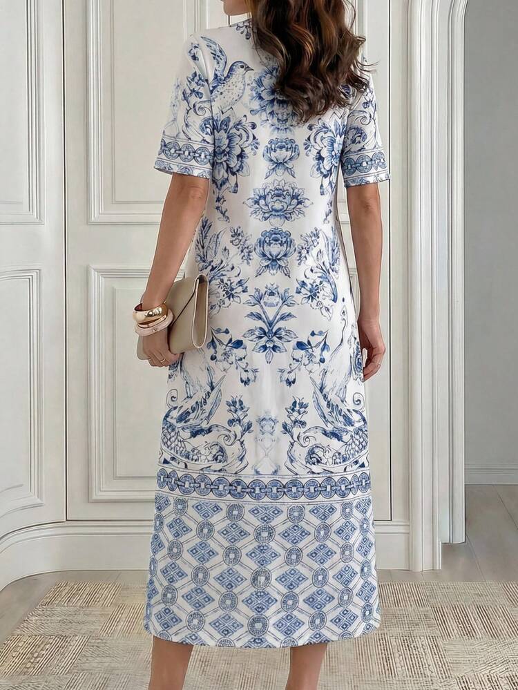This Women's Vacation Dress Features A Pure White Base With Blue-And-White Porcelain-Style Floral Patterns, Exuding An Elegant Chinese Ambiance. The Floral Design Combines Layered Peony Blossoms With Geometric Patterns, Showcasing Exquisite Details And A Refined Eastern Aesthetic. The Silhouette Features A Small V-Neck, Mid-Length Sleeves, And A Loose, Straight-Cut Long Skirt. The Draping, Breathable Fabric Is Versatile And Suitable For Various Occasions, Offering A Relaxed And Comfortable Feel.Perfect For Summer, This Dress Is Ideal For Beach Vacations, Traditional Chinese-Themed Events, Or City Strolls. The Blue-And-White Porcelain Print Conveys An Elegant Style While The Relaxed Fit Ensures Comfort, Making It A Versatile And Stylish Choice For Your Summer Wardrobe. ,Summer Dress,Spring Dresses For Women