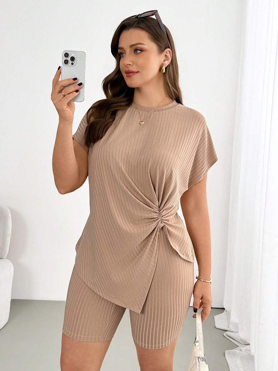 Shapeblank 大码女装春夏时尚休闲高弹舒适日常基础修身杏色和卡其色短袖上衣和机车短裤两件套，夏季服装，机场穿搭，街头风，简约风格 - 卡其色 - 查看 1