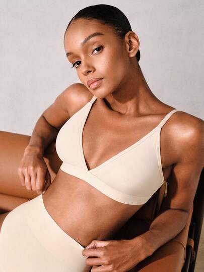 女士肤色三角杯性感舒适比基尼上衣，可拆卸衬垫，可调节肩带，女士内衣