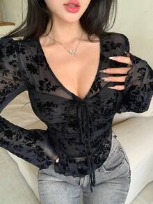 DAZY 碎花不对称下摆抽绳V领修身衬衫，喇叭袖，适合春夏长袖女装、秋季女装和情人节穿着。 - 黑色 - 查看 9