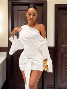 Slaydiva 新款休闲度假风不对称肩部宽松喇叭袖腰带白色女式短裙 - 白色 - 查看 6