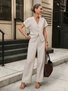 Ellevyn 女士V领短袖杏色休闲衬衫，金属扣装饰，优雅适合日常穿着和通勤，春夏上衣，金属纽扣装饰，短款衬衫，杏色粗花呢，办公穿着，通勤风格。 - 卡其色 - 查看 16