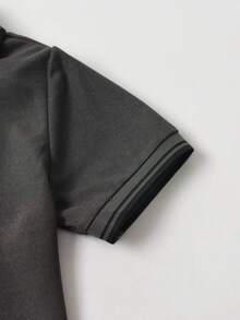 SHEIN 少年骑士刺绣图案休闲百搭日常短袖Polo衫 - 深灰色 - 查看 6