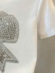 Áo thun croptop trắng cho bé gái tuổi teen, dáng ôm, điểm nhấn là nơ đính đá giả xinh xắn, dễ phối đồ cho mặc hàng ngày, thích hợp cho mùa xuân/hè. - Nhiều màu - Xem 4