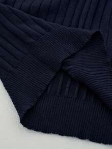 Manfinity Mode 男士休闲撞色包边V领短袖针织衫，适合夏季度假、日常穿着和通勤。男士针织衫，男士休闲上衣，男士Polo衫，男士针织Polo衫，男士夏季服装 - 藏蓝色 - 查看 9