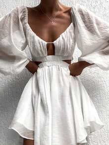 Cévolie 女士新款春夏休闲度假风针织白色褶皱无袖迷你连衣裙，侧边镂空设计，复古宽松喇叭七分袖低胸性感露背系带短裙，适合休闲度假、日常穿着、休闲聚会、约会等场合。 - 白色 - 查看 3