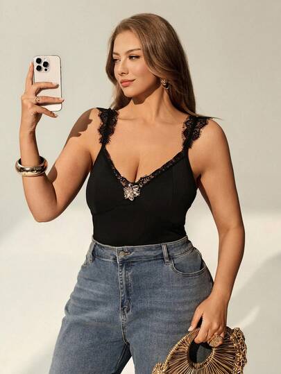 Auralis Plus Size Solid Color Lace Patchwork Metal Flower Decor Fitted Camisole