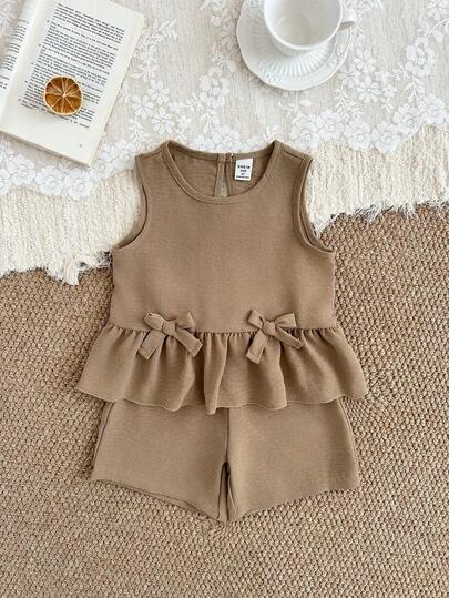 SHEIN Bộ đồ 2 món cho bé gái: Áo không tay cổ tròn màu trơn và quần short rộng màu trơn dệt kim.