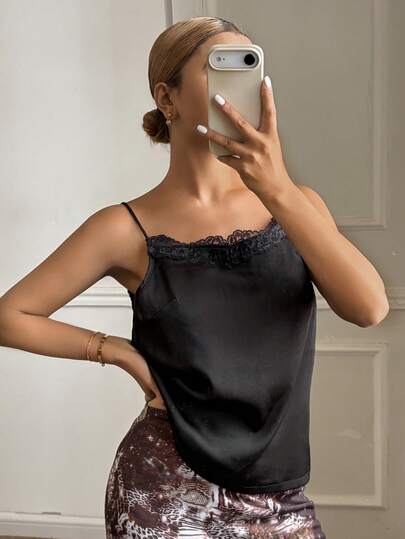 DAZY Top de camisola holgado con parches de encaje y acolchado incorporado para mujeres