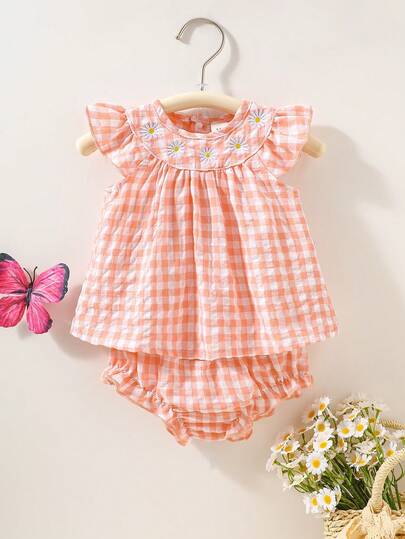 夏季新生女宝宝粉色格子荷叶边无袖上衣搭配同色三角裤两件套，可爱、清新、简约、时尚