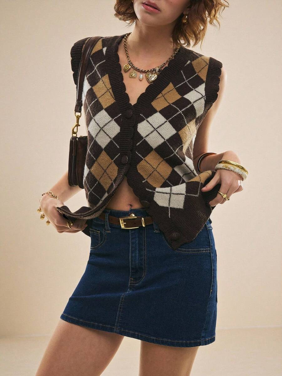 Poéselle Áo vest len nữ cổ chữ V họa tiết hình thoi cài cúc phía trước, áo vest len dệt kim họa tiết Argyle, áo không tay cài cúc kiểu vintage preppy, màu nâu be cổ điển nhiều lớp phong cách Y2K, áo dễ thương cho mùa tựu trường, áo kiểu Pháp.