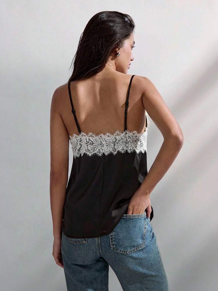 SHEIN Maija 2026 Top en dentelle noire contrastée pour femmes, élégant, romantique, chic, confortable, ample, avec bretelles réglables, pour les vacances, les affaires, la Saint-Patrick et les fêtes de Pâques