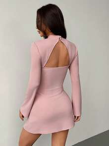 SHEIN PETITE Trang phục thiết kế mới cho Ngày Valentine/Tết Nguyên Đán: Đầm đỏ thanh lịch cổ đứng họa tiết đồng xu cổ điển, ôm sát tay và xòe rộng, thích hợp cho hẹn hò và tiệc tùng. - Hồng - Xem 2