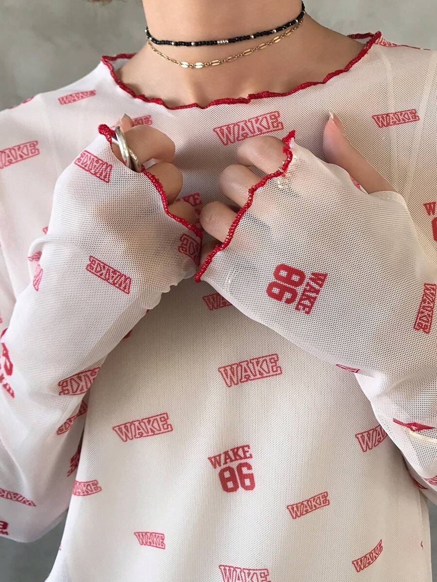 FRIFUL Parte superior holgada y versátil para mujer con estampado numérico y de letras en toda la prenda, tela de malla transparente, detalles de costura a juego - Beis - Ver 1