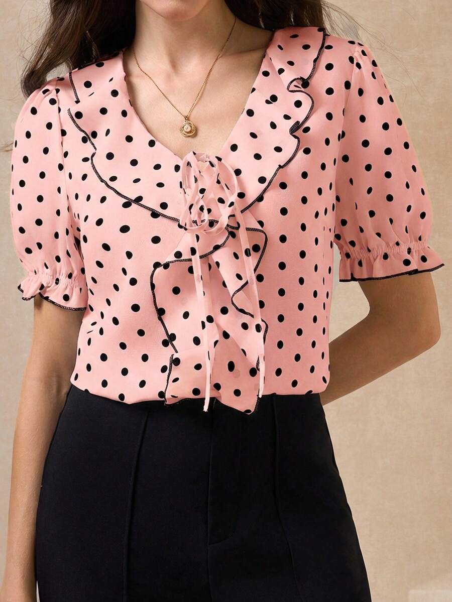 Amorya Áo kiểu nữ tay cánh hoa chấm bi phối viền tương phản cổ bèo nhún thanh lịch - Màu Hồng baby - Xem 1