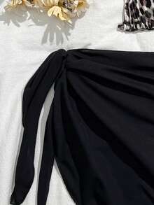 SHEIN Bộ bikini 3 món họa tiết da báo dành cho thiếu nữ: Áo bơi hai dây có đệm mút họa tiết da báo, quần bơi tam giác họa tiết da báo, áo khoác ngoài tam giác màu đen. Phong cách dễ thương, kiểu Y2K, thích hợp cho bơi lội, lướt sóng, kỳ nghỉ, du lịch biển. - màu đen - Xem 6