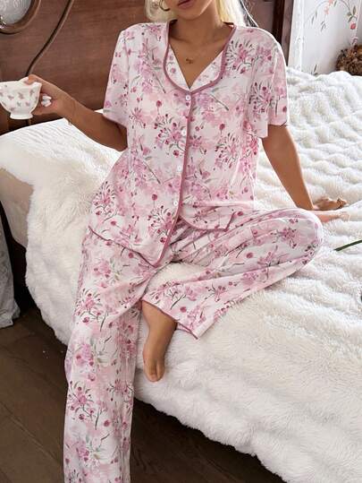 CottageSlumber Conjunto de pijama casual y cómodo de vacaciones con pantalones y blusa de manga corta con estampado floral de color contrastante para mujer